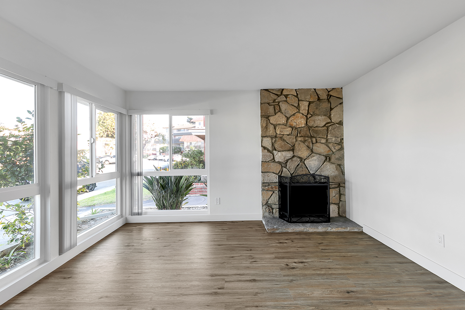 Redondo Beach Showstopper! Two Story 3BD/2BA with Gigantic Balcony, Patio, and Garage Parking