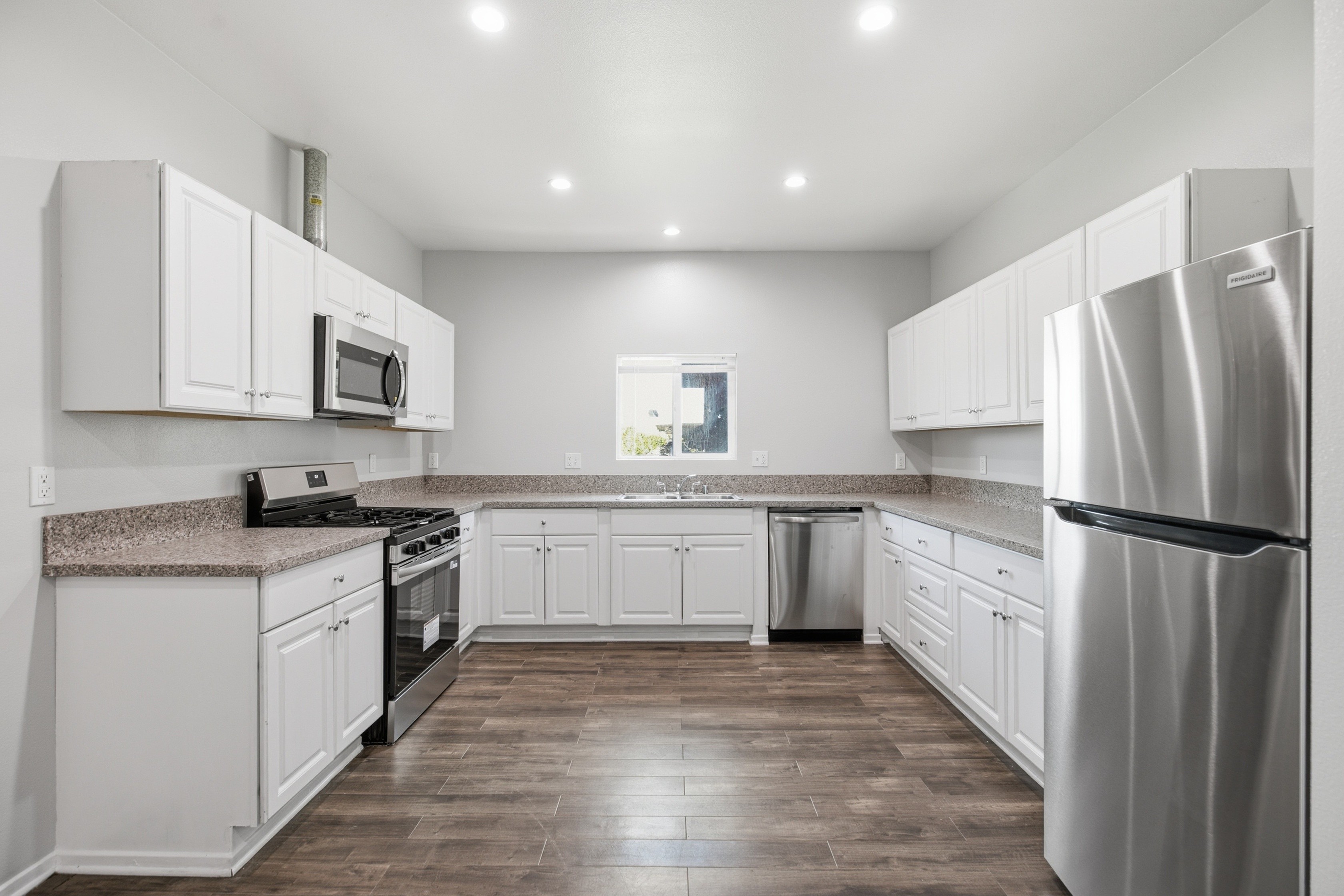 Spacious 3-Bedroom, 2-Bath Upper-Level Town Home with Parking and DTLA Views