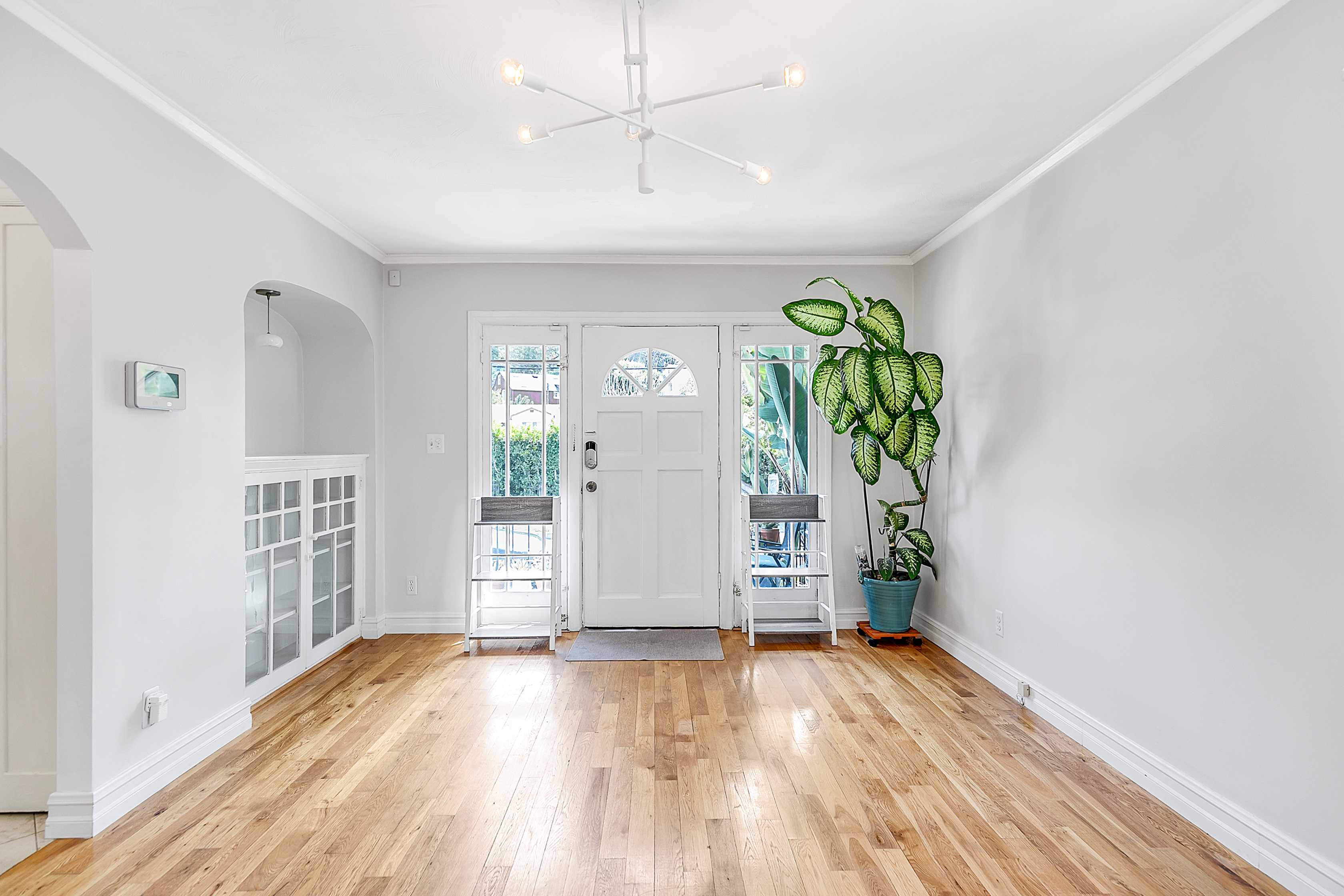 Quaint Spanish Casita In Echo Park! | 1 Bedroom Single Family Home | Front Porch + Back Patio