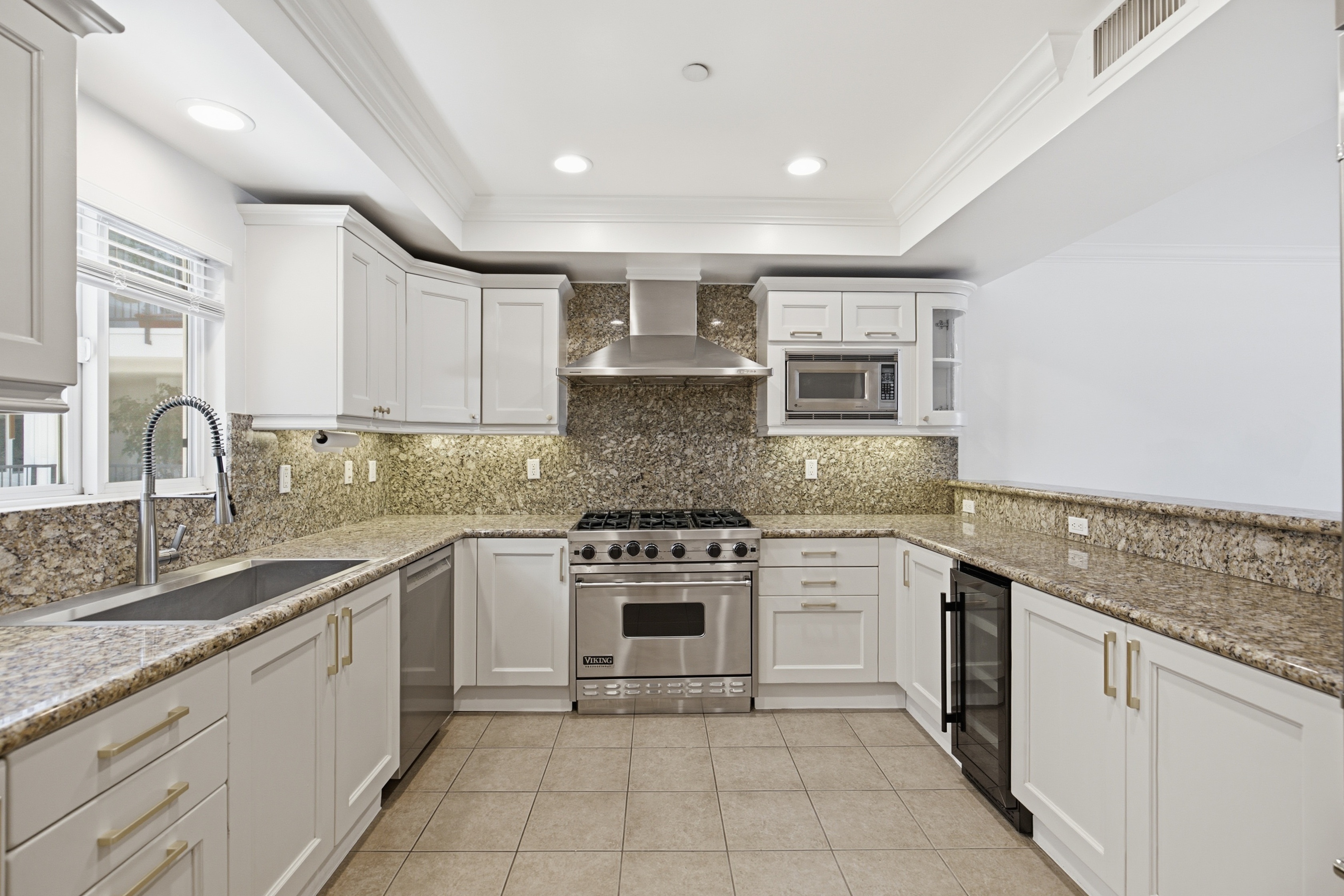 Big West LA WOW! 3-bed, 2.5-bath Gem with Showstopper Kitchen!