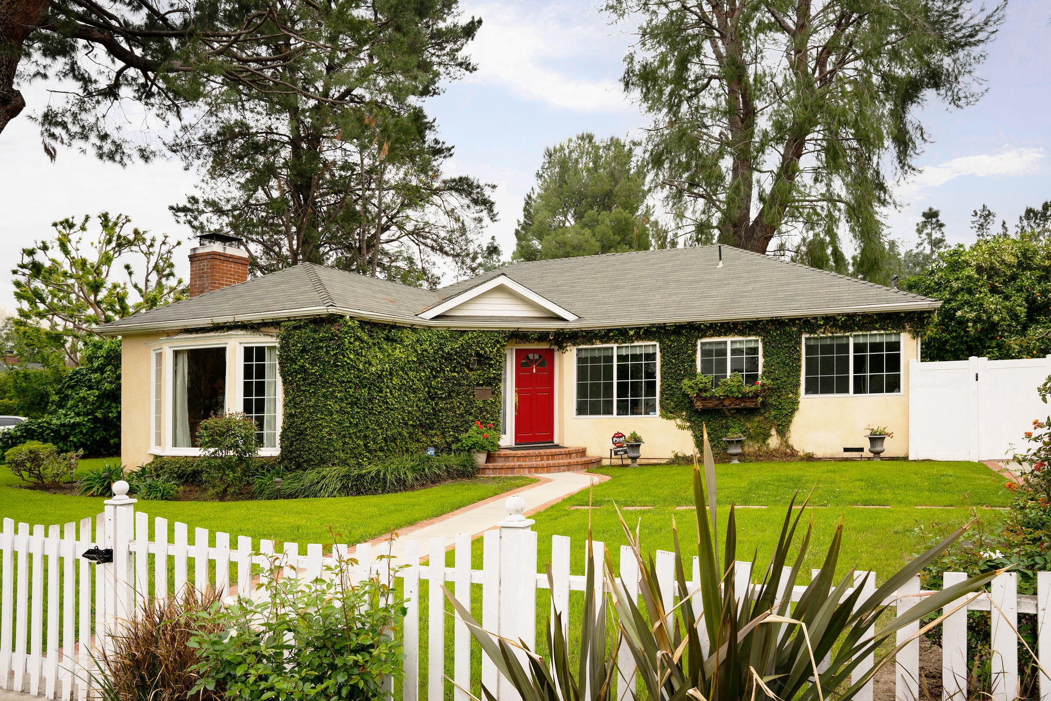 Chic Studio City Escape: Private Corner Lot with Pool & Style
