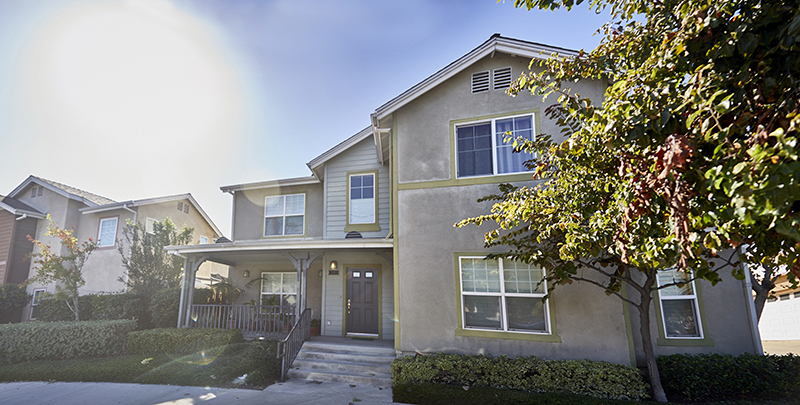 Cozy, Urban Townhouse Blocks from Arts District