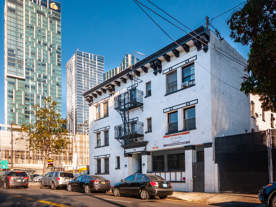 CHARMING BACHELOR STUDIO IN DTLA | RECENTLY UPDATED | NEAR BROKEN SPANISH, SUGAR FISH & STAPLES CENTER