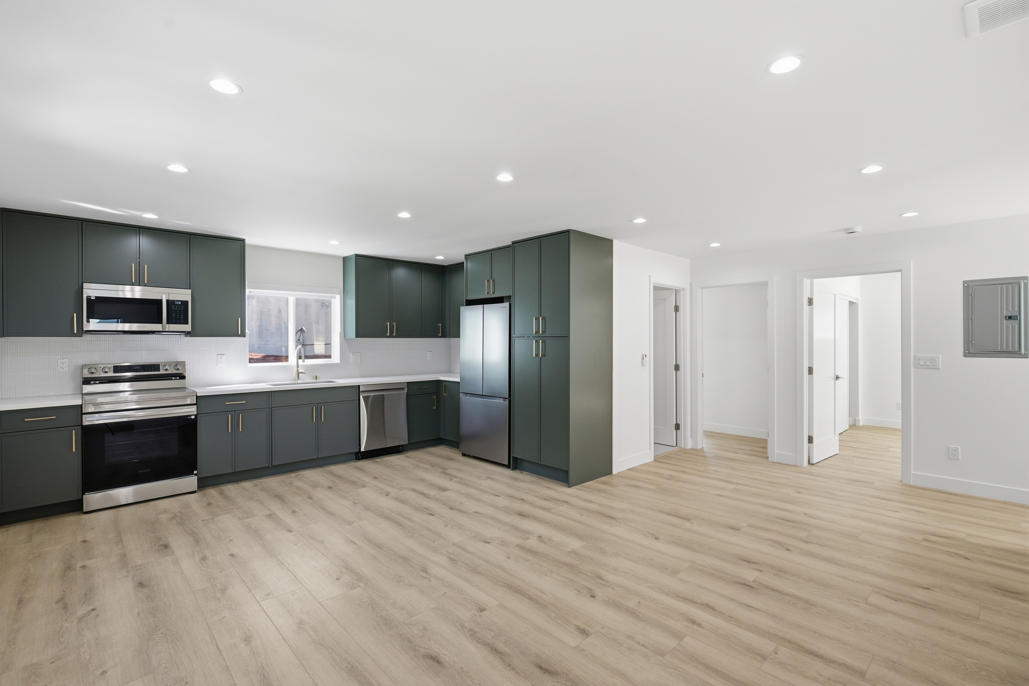 Stylish New Construction | Prime Silver Lake 2 Bed/Top Floor Unit| In-Unit Laundry + AC