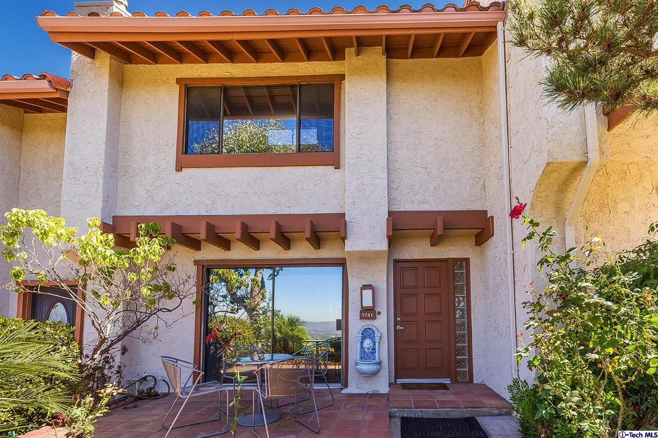 Finest Location in the Burbank Hills