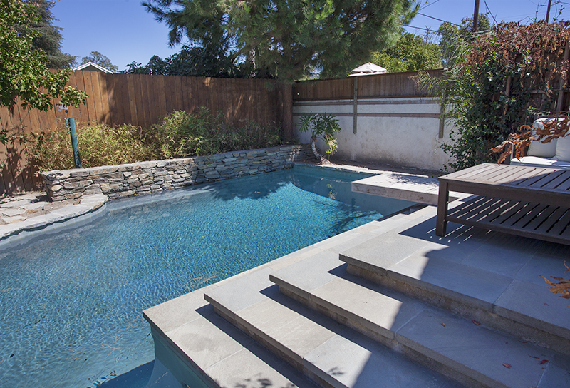 AMAZING 3 BED/2.5 BATH + DETACHED OFFICE/GUEST HOUSE & POOL!
