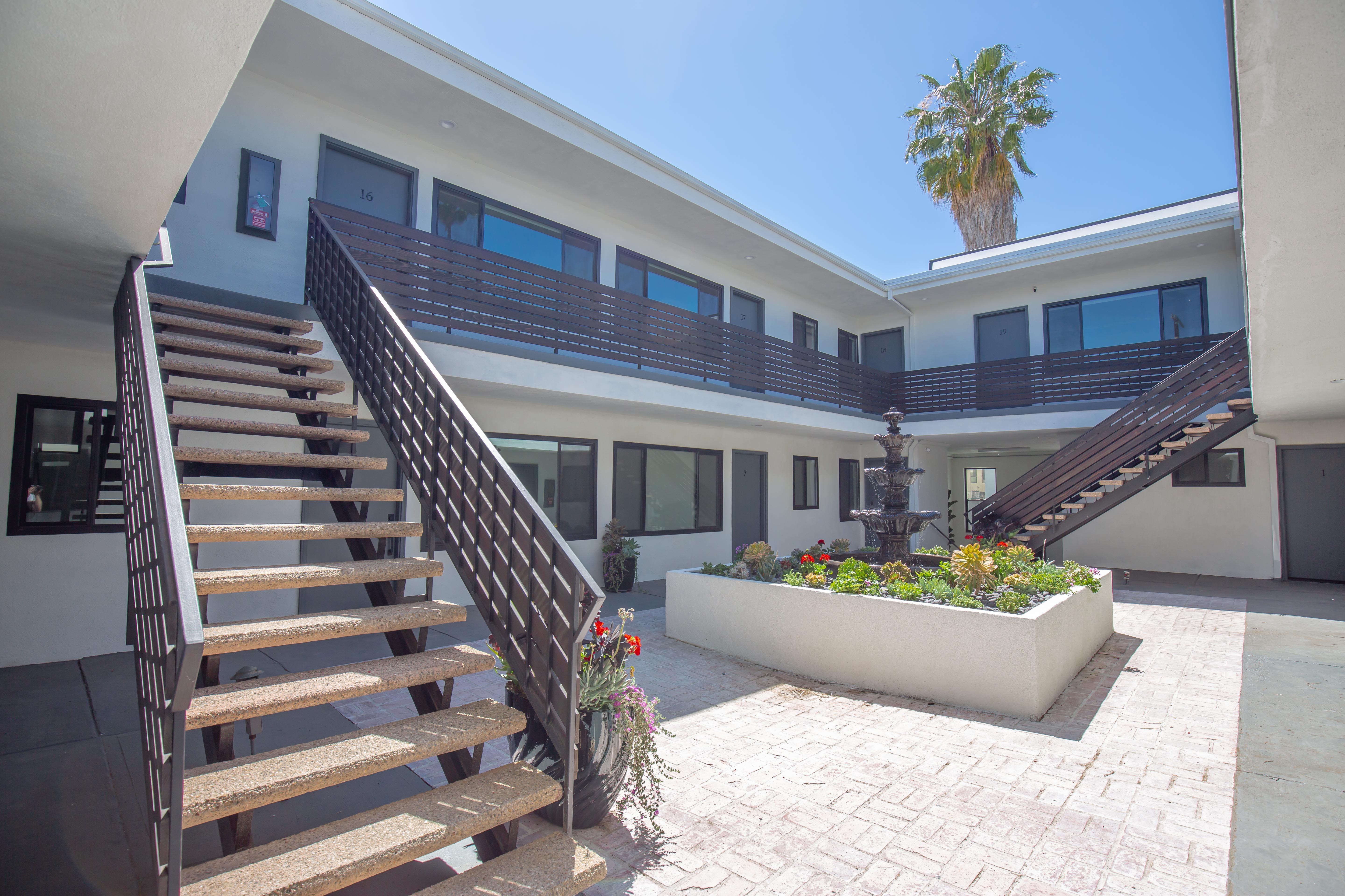 Shiny & New Renovated Building w/ a Cute Courtyard!