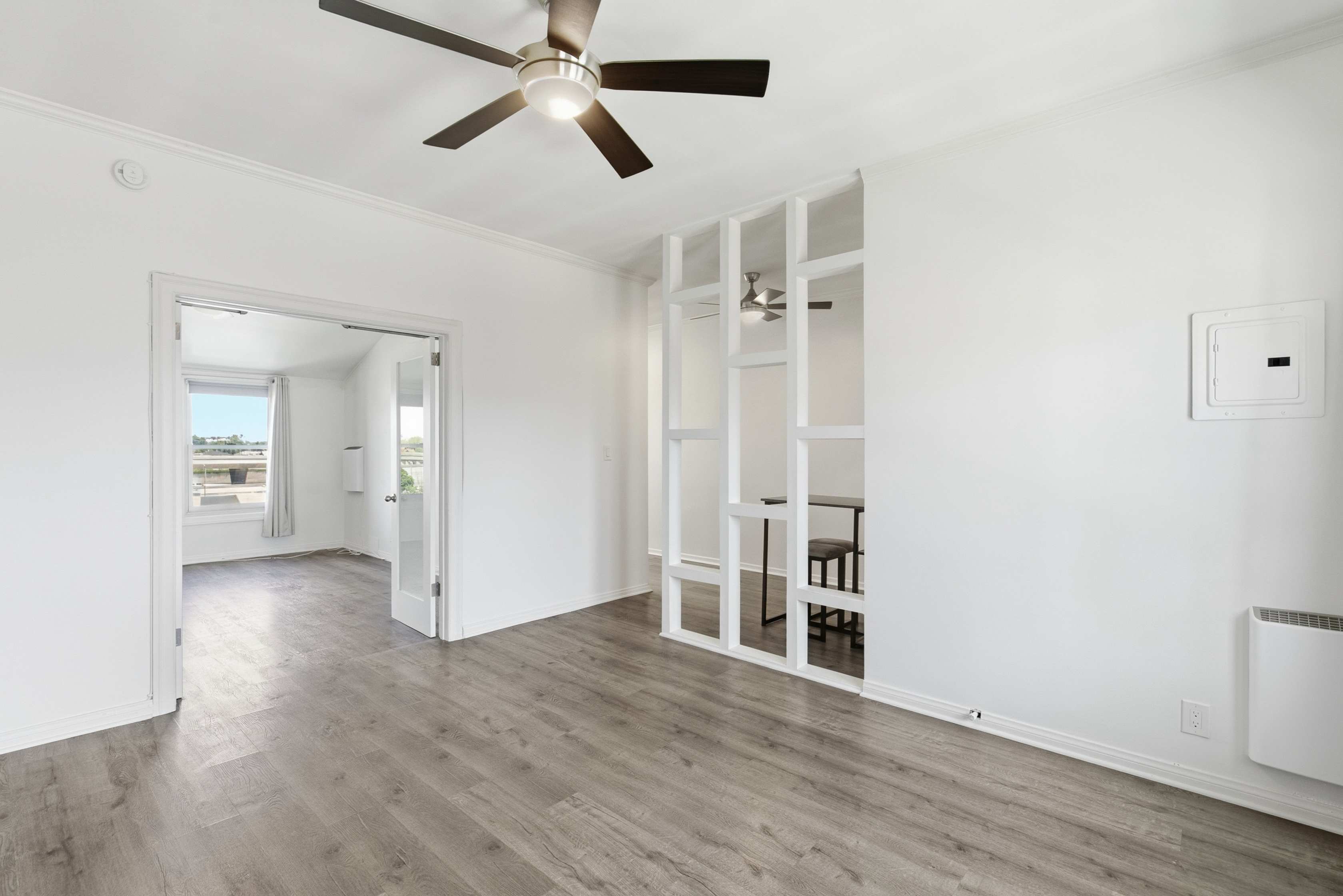 French Normandy Style 1 Bed Near USC, BMO Stadium & DTLA + 2 Parking Spaces