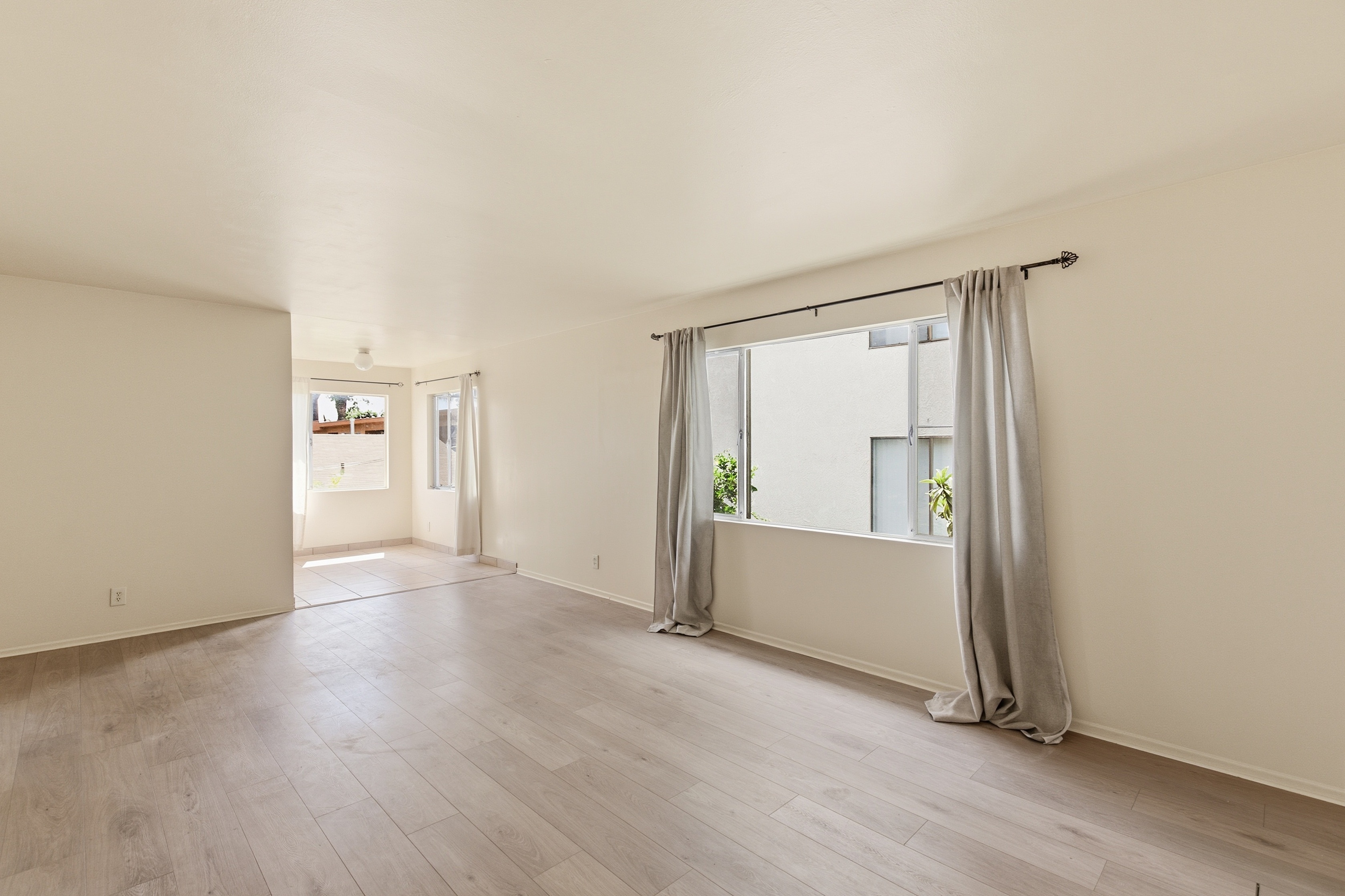 Tucked Way Upper 2BD Unit in Quiet 4Plex with Outdoor Shared Space!