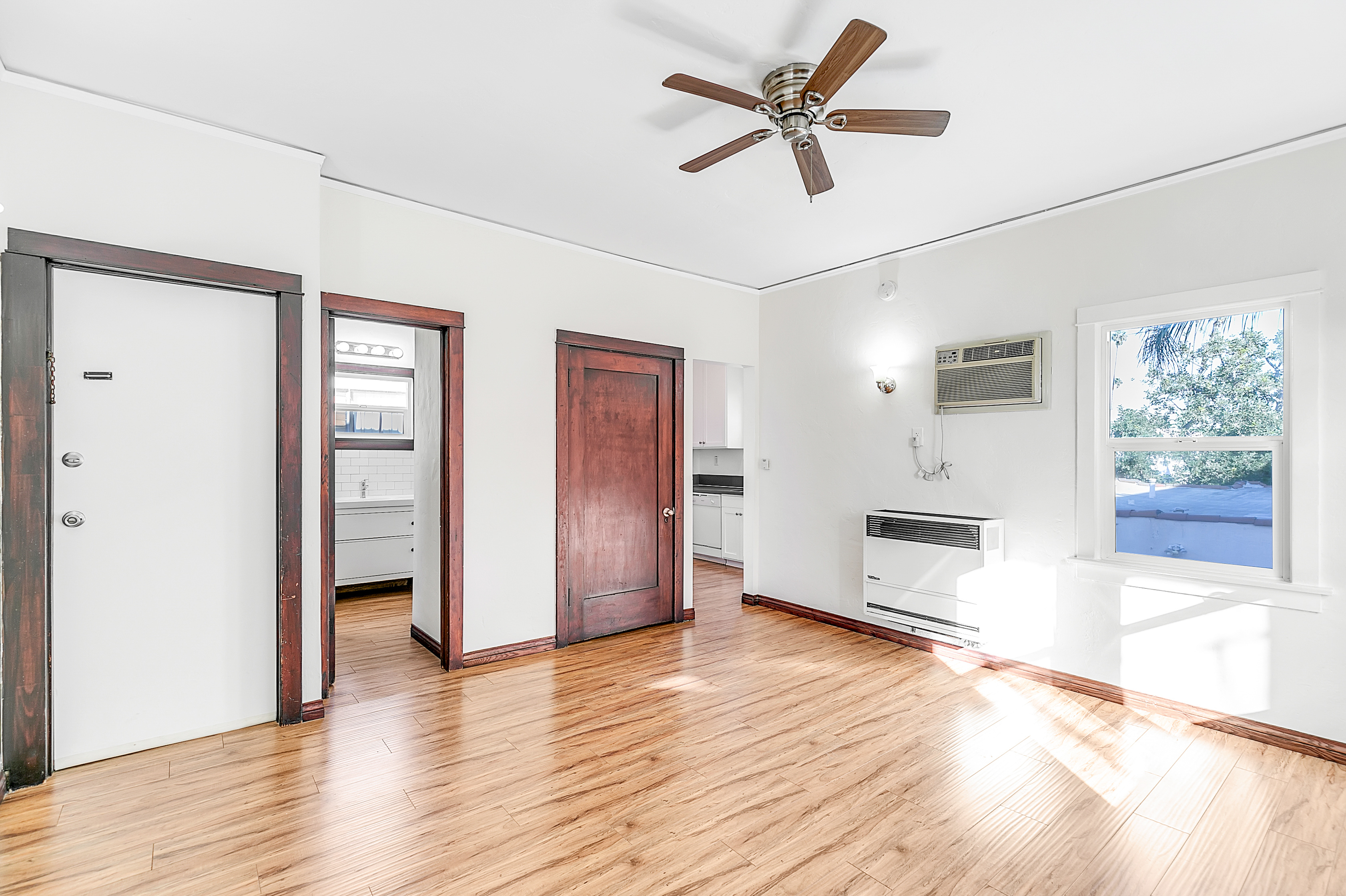 Charming East Hollywood Studio with Shared Patio, Updated Kitchen & Abundant Natural Light