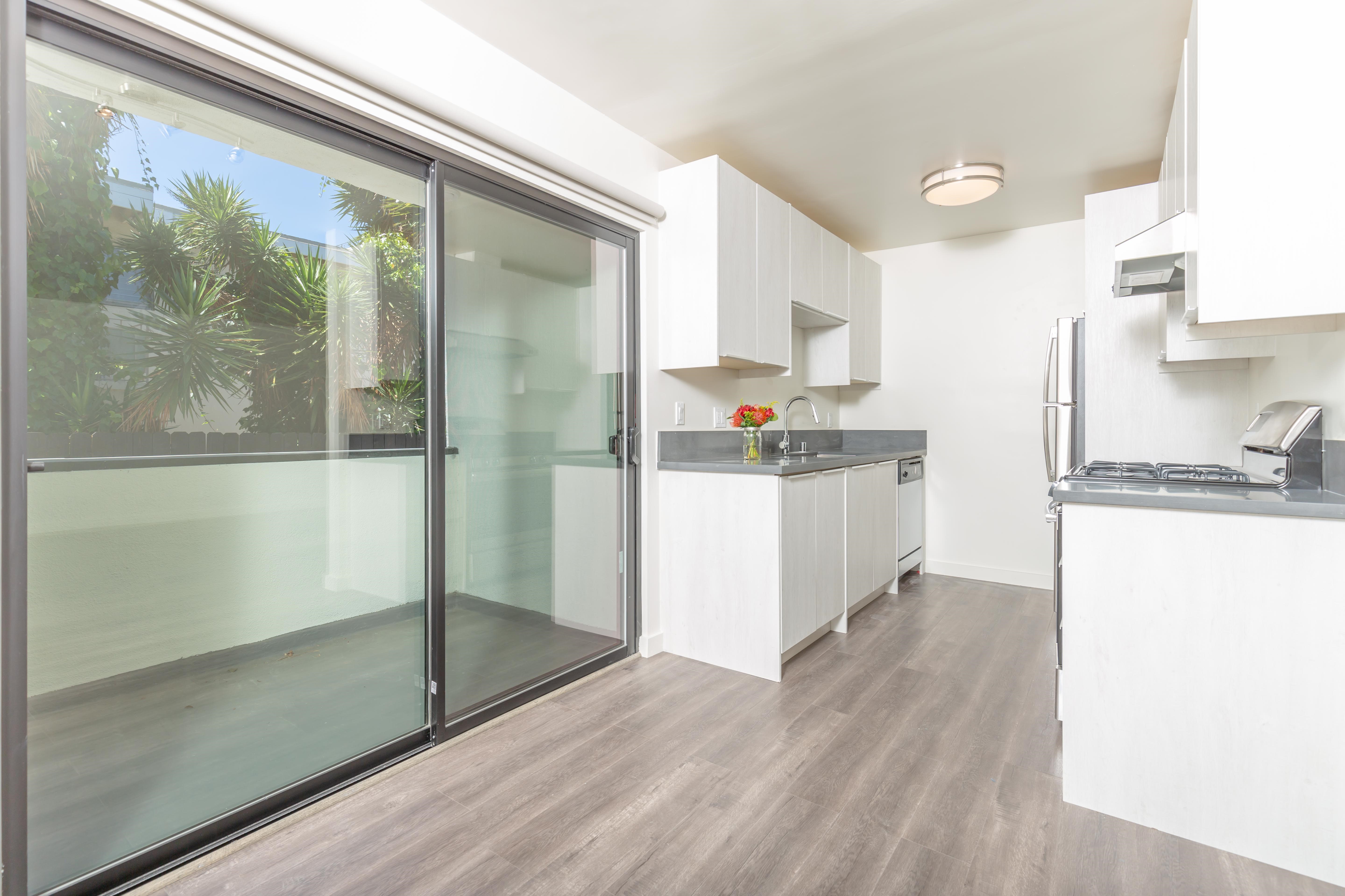 Dreamy New Renovated Building in the Heart of Hollywood!