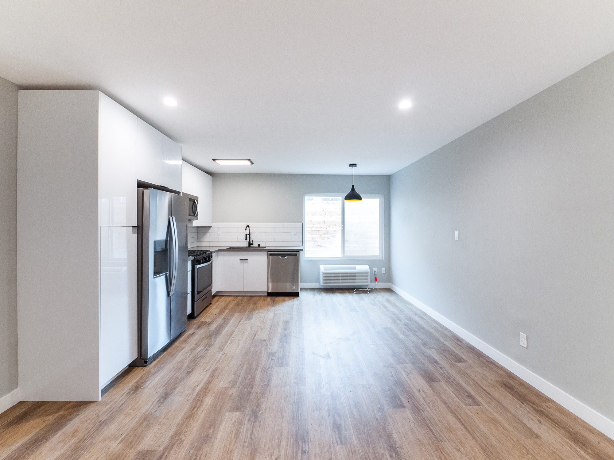 HIGHLAND PARK | IN-UNIT LAUNDRY | AMAZON LOCKERS