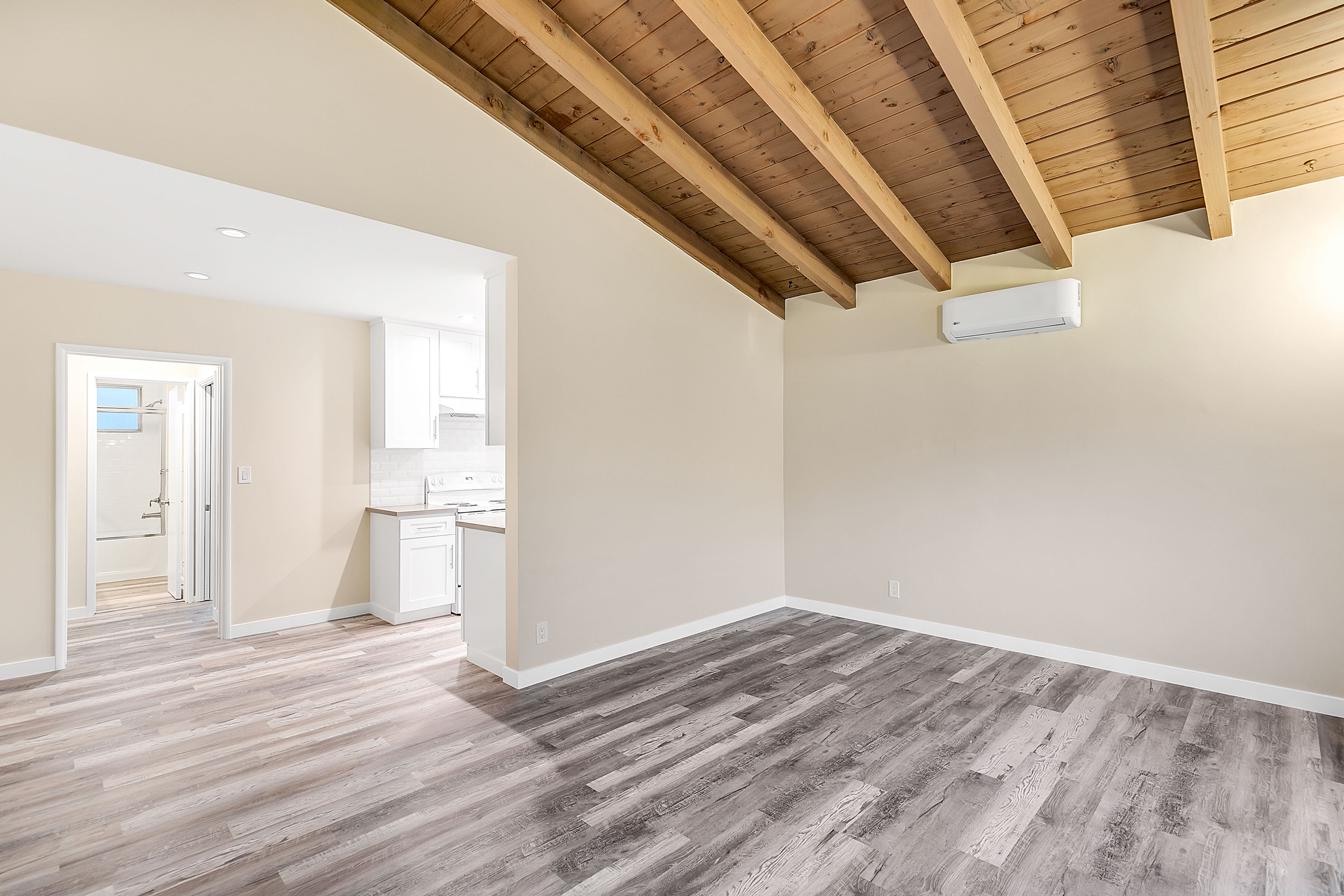 Super Cute Renovated Upper 1BD in Mar Vista!