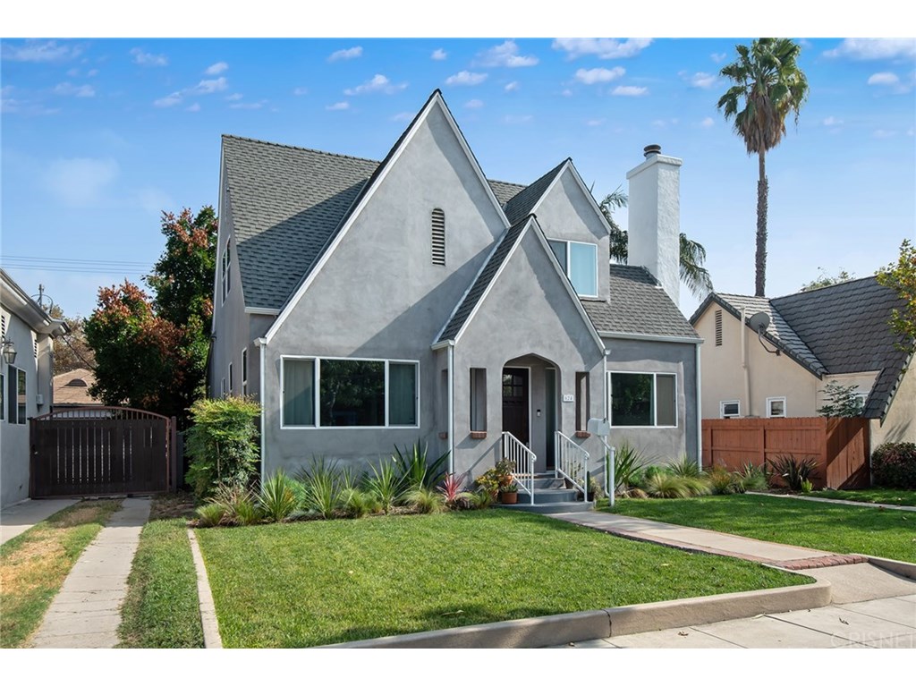 Wonderful Tudor styled home in Burbank